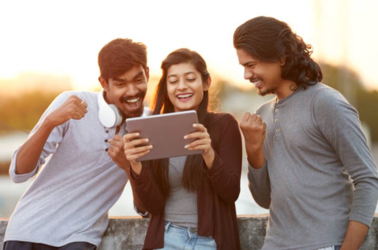 How Online Gaming Stands Out From Offline Play